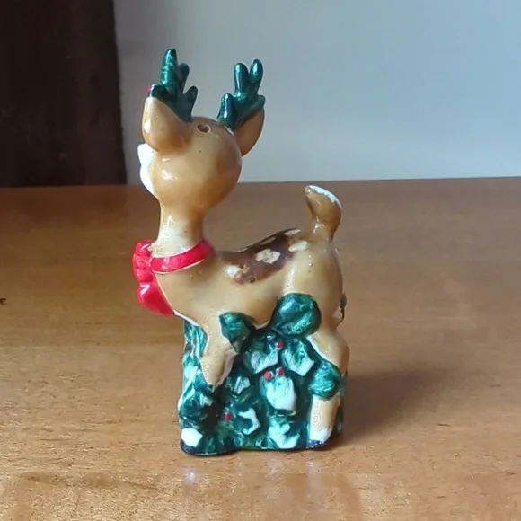 Lefton CHRISTMAS HOLIDAY Deer Holly Berry Salt And Pepper Shaker - Picture 3 of 4